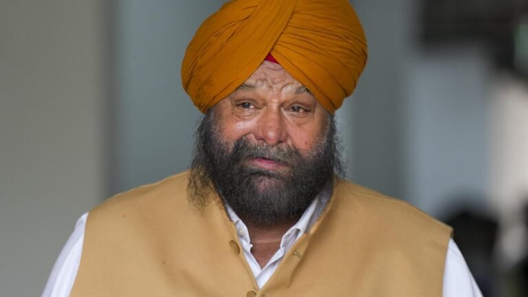 ਭਾਜਪਾ ਵਿਧਾਇਕ ਨੇ ਲਿਖੀ ਦਿੱਲੀ ਸੀ ਐੱਮ ਨੂੰ ਚਿਠੀ, ਕਿਹਾ – ਦੁਕਾਨਦਾਰਾਂ ਨੂੰ ਦੁਕਾਨ ਬਾਹਰ ਆਪਣੇ ਮਾਲਿਕ ਦੇ ਨਾਮ ਦੀ ਪਲੇਟ ਲਗਾਉਣ ਦੇ ਦਿੱਤੇ ਜਾਣ ਹੁਕਮ