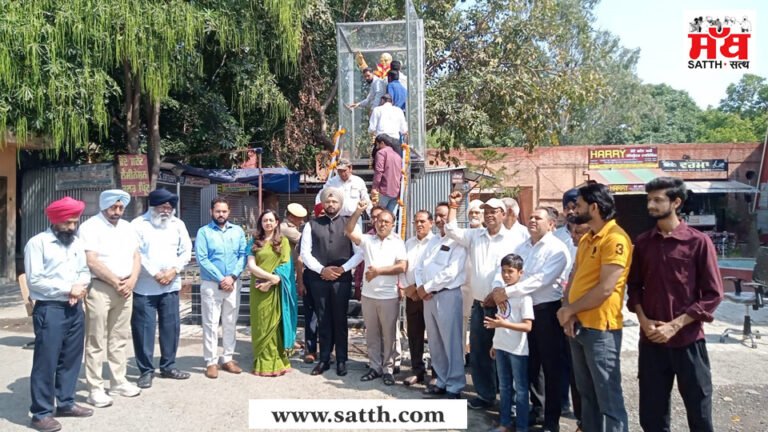 ਡਿਪਟੀ ਕਮਿਸ਼ਨਰ ਅਤੇ ਹੋਰਨਾਂ ਅਧਿਕਾਰੀਆਂ ਨੇ ਡਾ. ਅੰਬੇਡਕਰ ਦੀ ਪ੍ਰਤਿਮਾ ’ਤੇ ਫੁੱਲ ਮਾਲਾਵਾਂ ਭੇਟ ਕੀਤੀਆਂ