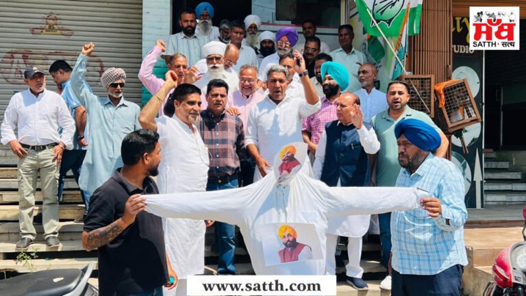 ਅਜੇ ਮੰਗਪੁਰ ਜ਼ਿਲ੍ਹਾ ਪ੍ਰਧਾਨ ਦੀ ਅਗਵਾਈ ਹੇਠ ਮੁੱਖ ਮੰਤਰੀ ਦਾ ਪੁਤਲਾ ਫੂਕ ਨਵਾਂਸ਼ਹਿਰ ਵਿਖੇ ਕਾਂਗਰਸੀ ਵਰਕਰਾਂ ਨੇ ਕੀਤਾ ਰੋਸ਼ ਜਾਹਰ