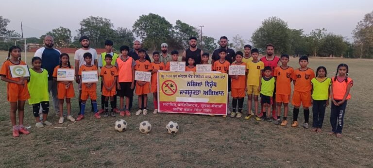 ਯੁੱਧ ਨਸ਼ਿਆਂ ਵਿਰੁੱਧ’ ਮੁਹਿੰਮ ਤਹਿਤ ਜਾਗਰੂਕਤਾ ਰੈਲੀ ਅਤੇ ਫੁੱਟਬਾਲ ਮੈਚ ਕਰਵਾਇਆ