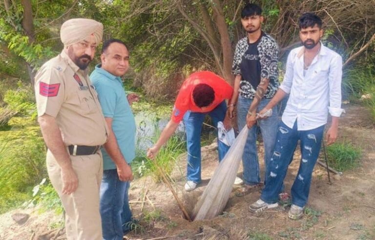 ਅੰਮ੍ਰਿਤਸਰ ਸ਼ਰਾਬ ਕਾਂਡ ਤੋਂ ਬਾਅਦ ਮੁਕਤਸਰ ਵਿਖੇ ਛਾਪੇਮਾਰੀ ਦੌਰਾਨ 8,800 ਲੀਟਰ ‘ਲਾਹਣ’ ਕੀਤਾ ਗਿਆ ਨਸ਼ਟ