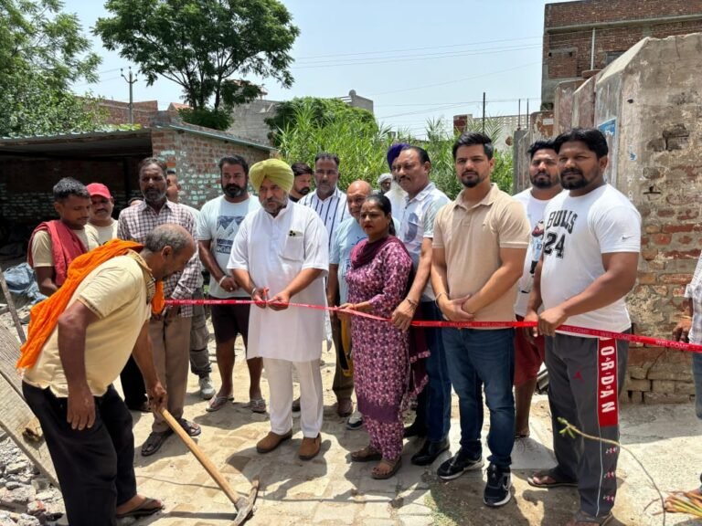 ਆਦਮਪੁਰ ਵਿਖੇ ਵੱਖ-ਵੱਖ ਗਲੀਆ ਦੇ ਕੀਤੇ ਗਏ ਉਦਘਾਟਨ