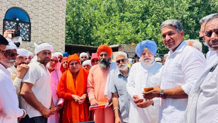 ਰਾਣਾ ਗੁਰਜੀਤ ਸਿੰਘ ਸਤਿਲੋਕ ਧਾਮ ਰੱਤੇਵਾਲ ਵਿਖੇ  ਹੋਏ ਨਤਮਸਤਕ