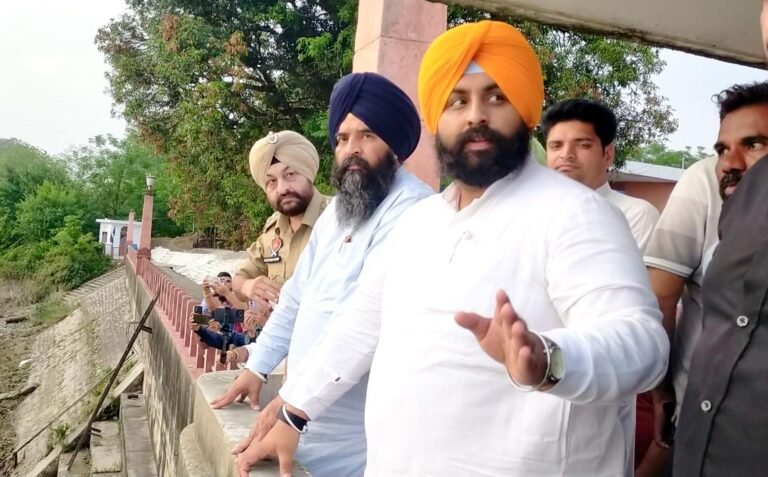 ਹਰਜੋਤ ਬੈਂਸ ਵੱਲੋਂ ਨੰਗਲ ਡੈਮ ਦਾ ਲਗਾਤਾਰ ਦੂਜੇ ਦਿਨ ਦੌਰਾ, ਹਰਿਆਣਾ ਨੂੰ ਵਾਧੂ ਪਾਣੀ ਦੇਣ ਤੋਂ ਰੋਕਣ ਦਾ ਲਿਆ ਅਹਿਦ
