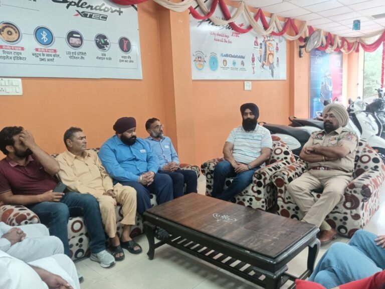 ਬੀਐਸ ਆਟੋ ਬਲਾਚੌਰ ਵਿਖੇ ਯੁੱਧ ਨਸ਼ਿਆਂ ਦੇ ਵਿਰੁੱਧ ਸਬ ਇੰਸਪੈਕਟਰ ਸਤਨਾਮ ਸਿੰਘ ਨੇ ਜਾਗਰੂਕਤਾ ਮੁਹਿੰਮ ਚਲਾਈ