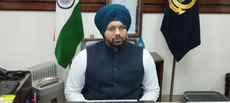 ਚੋਣ ਕਮਿਸ਼ਨ ਦੀਆਂ ਸਰਗਰਮੀਆਂ ਤੋਂ ਜਾਣੂ ਹੋਣ ਲਈ ਸੀ.ਈ.ਉ. ਪੰਜਾਬ ਦੇ ਸੋਸ਼ਲ ਮੀਡੀਆ ਪਲੇਟਫ਼ਾਰਮਾਂ ਨੂੰ ਕੀਤਾ ਜਾਵੇ ਫਾਲੋ : ਜ਼ਿਲਾ ਚੋਣ ਅਫਸਰ 