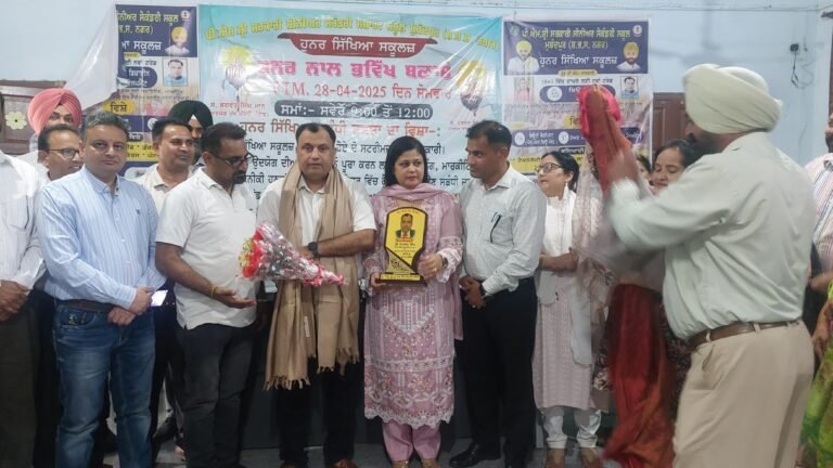 ਪ੍ਰਿੰਸੀਪਲ ਲਖਵੀਰ ਸਿੰਘ ਨੂੰ ਡਿਪਟੀ ਡੀ. ਈ. ਓ. ਬਣਨ ਤੇ ਨਿੱਘੀ ਵਿਦਾਇਗੀ ਦਿੱਤੀ। 