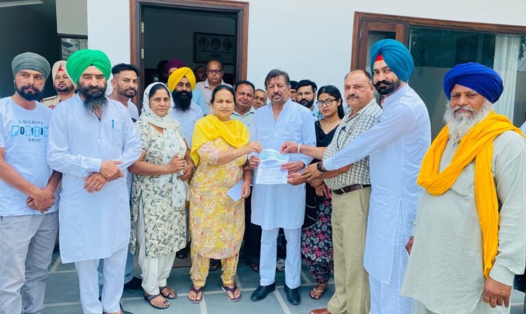 ਵਿਧਾਇਕਾ ਸ਼ੰਤੋਸ ਕਟਾਰੀਆ ਵੱਲੋਂ ਆਰ.ਡੀ.ਓ.ਐਸ.ਸਕੀਮ ਵਿੱਚੋਂ 8.00 ਲੱਖ ਰੁਪਏ ਪਿੰਡਾਂ ਦੇ ਵਿਕਾਸ ਕਾਰਜਾਂ ਲਈ ਰਾਸ਼ੀ ਜਾਰੀ ਕੀਤੀ 