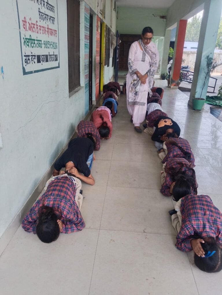 ਸੁੱਧਾ ਮਾਜਰਾ ਸਕੂਲ ‘ਚ ਬੱਚਿਆਂ ਨੂੰ ਮੋਕ ਡਰਿੱਲ ਪ੍ਰੈਕਟਿਸ ਕਰਵਾਈ