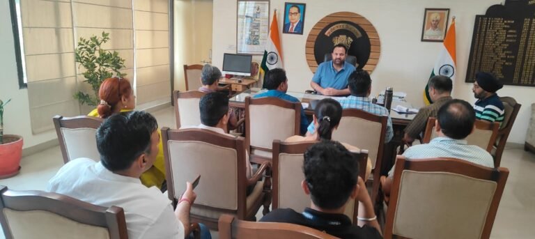 ਯੁੱਧ ਆਪਦਾ ਪ੍ਰਬੰਧਨ ਨੂੰ ਲੈ ਕੇ ਜ਼ਿਲ੍ਹੇ ਦੇ ਕਾਲਜ ਪ੍ਰਿੰਸੀਪਲਾਂ ਨਾਲ ਕੀਤੀ ਮੀਟਿੰਗ 