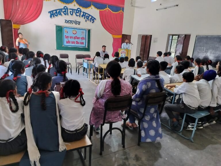 ਪਿੰਡ ਅਲਾਚੌਰ ਸਰਕਾਰੀ ਹਾਈ ਸਕੂਲ ਵਿਖੇ ਬੱਚਿਆਂ ਨੂੰ ਬਾਲ ਅਧਿਕਾਰਾਂ ਅਤੇ ਨਸ਼ਿਆਂ ਵਿਰੁੱਧ ਕੀਤਾ ਜਾਗਰੂਕ 