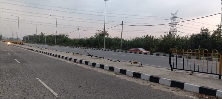 ਨੈਸ਼ਨਲ  ਹਾਈਵੇ ਤੇ ਸੜਕ ਦੇ ਬਣੇ ਡਿਵਾਇਵਰਾਂ ਦੀਆਂ  ਗਰਿੱਲਾਂ ਟੁੱਟਣ ਤੋਂ ਬਾਅਦ ਨਹੀ ਹੁੰਦੀ ਮੈਨਟੀਨੇਂਸ 