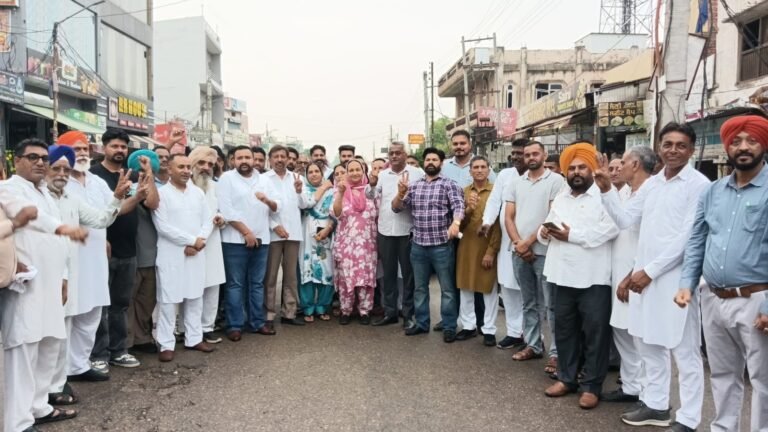 ਲੁਧਿਆਣਾ ਪੱਛਮੀ ਜ਼ਿਮਨੀ ਚੋਣਾਂ ਵਿੱਚ ਸੰਜੀਵ ਅਰੋੜਾ ਦੀ ਜਿੱਤ ਤੇ ਬਲਾਚੌਰ ਮੇਨ ਚੌਕ ਵਿੱਚ ਆਪ ਵਰਕਰਾਂ ਨੇ ਵੰਡੇ ਲੱਡੂ