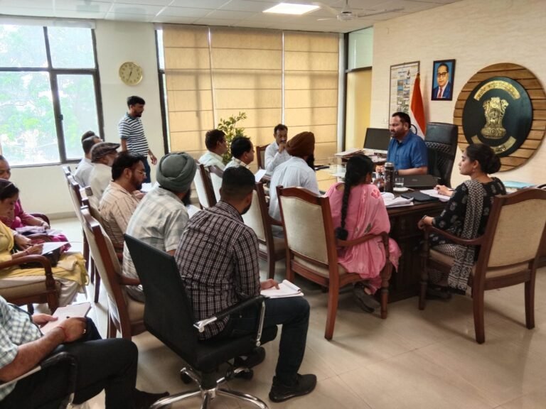 ਪੋਲਿੰਗ ਸਟੇਸ਼ਨਾਂ ‘ਤੇ ਦਿਵਿਆਂਗ ਵੋਟਰਾਂ ਦੀ ਸਹੂਲਤ ਲਈ ਲੌੜੀਂਦੇ ਪ੍ਰਬੰਧ ਅਮਲ ‘ਚ ਲਿਆਂਦੇ ਜਾਣ