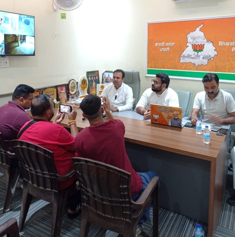 ਆਮ ਲੋਕਾਂ ਨੂੰ ਕਾਂਗਰਸ ਨੇ ਸੰਵਿਧਾਨ ਵਿੱਚ ਦਰਜ਼ ਮੌਲਿਕ ਅਧਿਕਾਰਾਂ ਤੋਂ ਵਾਂਝੇ ਕੀਤਾ ਸੀ – ਐਡਵੋਕੇਟ ਰਾਜਵਿੰਦਰ ਸਿੰਘ ਲੱਕੀ