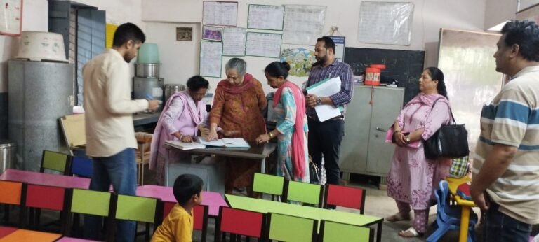 ਪੰਜਾਬ ਰਾਜ ਖ਼ੁਰਾਕ ਕਮਿਸ਼ਨ ਦੇ ਮੈਂਬਰ ਪ੍ਰੀਤੀ ਚਾਵਲਾ ਵੱਲੋਂ ਸਕੂਲਾਂ ਅਤੇ ਆਂਗਣਵਾੜੀ ਕੇਂਦਰਾਂ ਦਾ ਅਚਨਚੇਤ ਦੌਰਾ