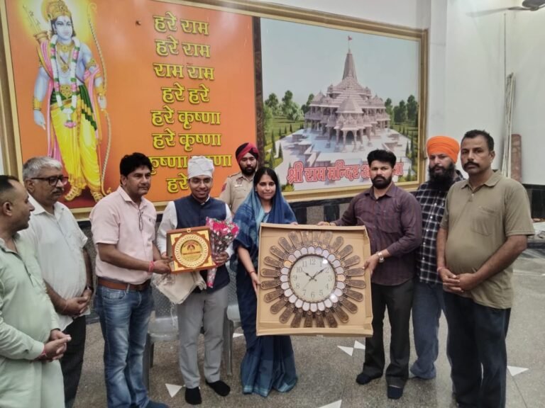 ਆਈ.ਏ.ਐਸ ਕ੍ਰਿਤਿਕਾ ਗੋਇਲ ਸ੍ਰੀ ਬਾਬਾ ਬਲਰਾਜ ਮੰਦਰ ਵਿਖੇ ਨਤਮਸਤਕ ਹੋਏ