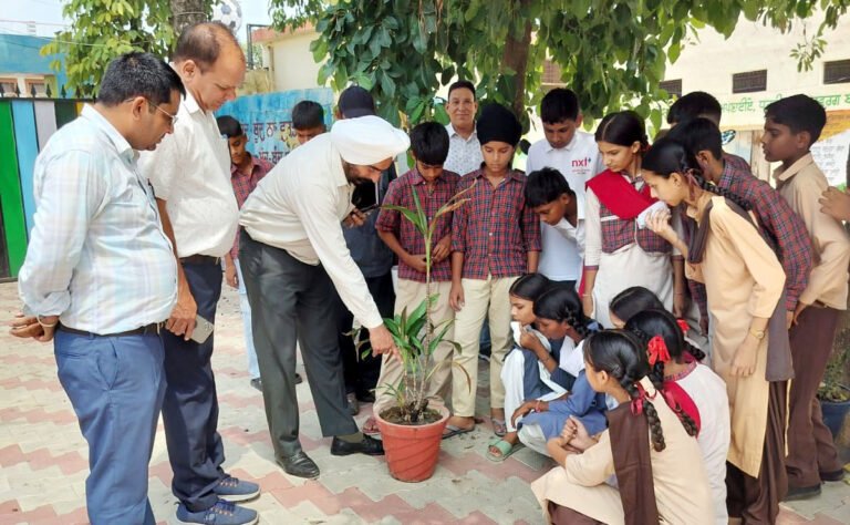 ਨੈਸ਼ਨਲ ਵੈਕਟਰ ਵਾਰਨ ਡਿਜੀਜ਼ ਕੰਟਰੋਲ ਪ੍ਰੋਗਰਾਮ ਤਹਿਤ ਸੈਕਟਰ ਸਾਹਿਬਾ ਦੇ ਵੱਖ-ਵੱਖ ਪਿੰਡਾਂ ਵਿੱਚ ਡੇਂਗੂ ਸਰਵੇ ਕੀਤਾ ਗਿਆ 