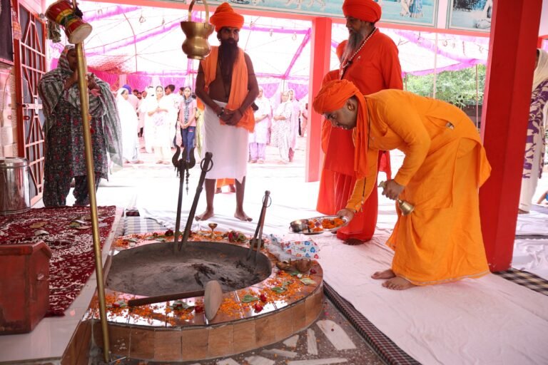 ਸ਼੍ਰੀ ਸਿੱਧ ਸ਼ਿਰੋਮਣੀ ਬਾਬਾ ਮਸਤ ਨਾਥ  ਜੀ ਦੀ ਅਪਾਰ ਕ੍ਰਿਪਾ ਨਾਲ ਬਾਬਾ ਰਵਿੰਦਰ ਨਾਥ ਜੀ ਦੀ ਸਲਾਨਾਂ ਬਰਸੀ ਤੇ ਡੇਰਾ ਬਾਬਾ ਦੀਵਾਨ ਨਾਥ ਜੀ ਪਿੰਡ ਮਾਲੇਵਾਲ ਕੋਹਲੀ ਵਿਖੇ ਭੰਡਾਰਾ ਕਰਵਾਇਆ