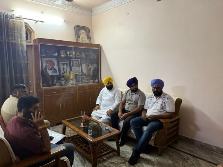 ਕੈਬਨਿਟ ਮੰਤਰੀ ਹਰਜੋਤ ਬੈਂਸ ਸਵ.ਰਣਧੀਰ ਸਿੰਘ ਤੇ ਰਿਟ.ਮਾਸਟਰ ਕਮਲਜੀਤ ਸਿੰਘ ਦੇ ਪਰਿਵਾਰ ਨਾਲ ਦੁੱਖ ਸਾਝਾਂ ਕੀਤਾ