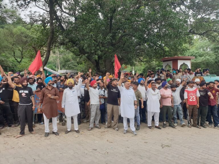 ਸਵਰਾਜ਼ ਮਾਜ਼ਦਾ ਫੈਕਟਰੀ ਦੇ ਠੇਕਾ ਕਰਮਚਾਰੀਆਂ ਦੀ ਹੜਤਾਲ ਖਤਮ  