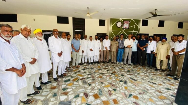 ਅਸ਼ੋਕ ਕਟਾਰੀਆ ਨੇ ਜੀਤਪੁਰ ਵਿਖੇ ਕੰਢੀ ਨਹਿਰ ਦੇ ਅਧਿਕਾਰੀਆਂ ਨੂੰ ਨਾਲ ਲੈ ਕਿ ਨਹਿਰ ਸਬੰਧੀ ਲੋਕਾਂ ਦੀਆਂ ਮੁਸ਼ਕਿਲਾਂ ਸੁਣੀਆਂ 