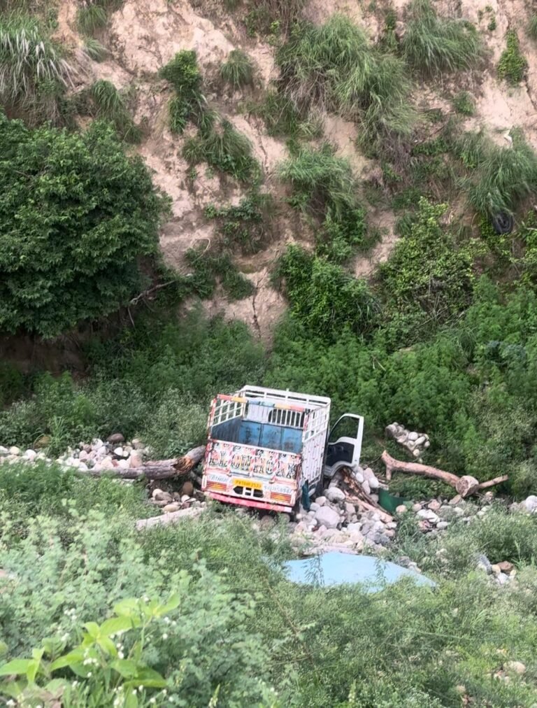 ਹਲਕਾ ਬਲਾਚੌਰ ਦੀਆਂ ਟੁੱਟੀਆਂ ਸੜਕਾਂ ਦਿੰਦੀਆਂ ਹਾਦਸਿਆਂ ਨੂੰ ਸੱਦੇ- ਅਜੇ ਮੰਗੂਪੁਰ ਜ਼ਿਲ੍ਹਾ ਪ੍ਰਧਾਨ ਕਾਂਗਰਸ