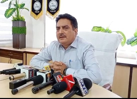 ਲੈਮਰਿਨ ਟੈਕ ਸਕਿੱਲਜ਼ ਯੂਨੀਵਰਸਿਟੀ ਰੈਲਮਾਜਰਾ ਵਿਖੇ ਸਾਬਕਾ ਚਾਂਸਲਰ ਦੇ ਖਿਲਾਫ ਯੂਨੀਵਰਸਿਟੀ ਦਾ ਗੇਟ ਬੰਦ ਕਰਕੇ ਮੁਲਜ਼ਮਾਂ ਨੇ ਰੋਸ ਪ੍ਰਦਰਸ਼ਨ ਕੀਤਾ