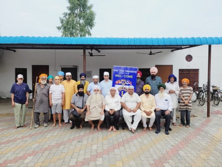 ਲਾਇਨ ਕਲੱਬ ਮੁਕੰਦਪੁਰ ਵੱਲੋਂ ਪੰਡਿਤ ਹਰੀਦੱਤ ਸ਼ਰਮਾ ਦੀ ਬਰਸੀ ਤੇ ਬਿਰਧ ਆਸ਼ਰਮ ਵਿਖੇ ਮਨਾਈ