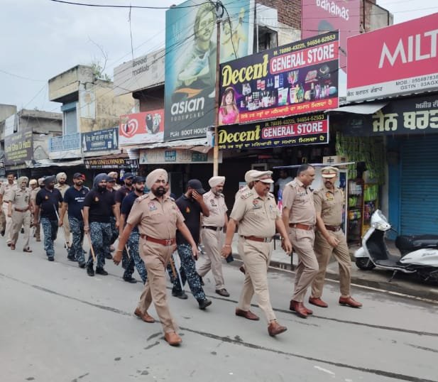 ਬਲਾਚੌਰ ਪੁਲਿਸ ਨੇ ਬਲਾਚੌਰ ਸ਼ਹਿਰ ਵਿੱਚ ਫਲੈਗ ਮਾਰਚ ਕੱਢਿਆ