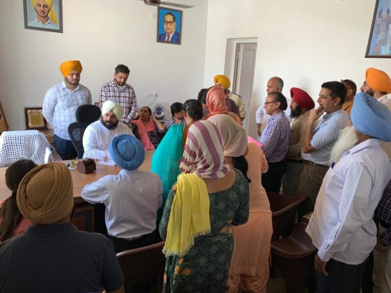 ਸੇਵਾ ਸਦਨ ਵਿਚ ਹਫਤਾਵਾਰੀ ਲੱਗ ਰਹੇ ਜਨਤਾ ਦਰਬਾਰ ਵਿੱਚ ਹੋ ਰਿਹਾ ਸਮੱਸਿਆਵਾ ਦਾ ਨਿਪਟਾਰਾ