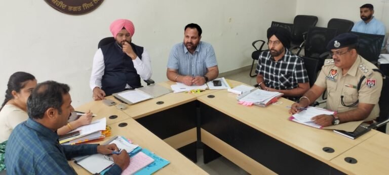 ਹਾਦਸਿਆਂ ਦੀ ਰੋਕਥਾਮ ਲਈ ਲੋਕਾਂ ਨੂੰ ਸੜਕ ਸੁਰੱਖਿਆ ਬਾਰੇ ਵੱਧ ਤੋਂ ਵੱਧ ਜਾਣੂ ਕਰਵਾਇਆ ਜਾਵੇ: ਡਿਪਟੀ ਕਮਿਸ਼ਨਰ 