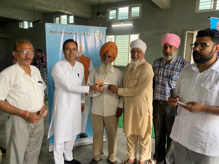 ਕੈਂਪਾਂ ਵਿੱਚ ਵੱਡੀ ਗਿਣਤੀ ਵਿੱਚ ਲੋਕ ਮੋਦੀ ਸਰਕਾਰ ਦੀਆਂ ਸਕੀਮਾਂ ਦਾ ਲਾਭ ਲੈ ਰਹੇ :ਐਡਵੋਕੇਟ ਰਾਜਵਿੰਦਰ ਸਿੰਘ ਲੱਕੀ 