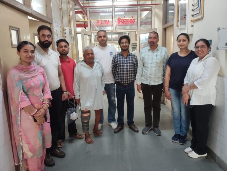 ਸਿਵਲ ਹਸਪਤਾਲ, ਬਲਾਚੌਰ ਵਿਖੇ ਸਫਲਤਾਪੂਰਵਕ ਗੋਡਾ ਬਦਲ ਕੇ ਲੋੜਵੰਦ ਬਿਰਧ ਮਰੀਜ਼ ਨੂੰ ਦਿੱਤੀ ਨਵੀਂ ਜ਼ਿੰਦਗੀ 