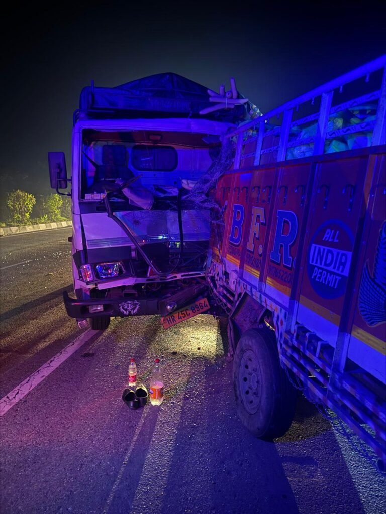 ਬਲੈਰੋ ਜੀਪ ਅਤੇ ਕੈਂਟਰ ਗੱਡੀ ਦੀ ਟੱਕਰ ‘ਚ’ ਕੈਟਰ ਚਾਲਕ ਫੱਟੜ ਜਾਨੀ ਨੁਕਸਾਨ ਦਾ ਬਚਾਅ