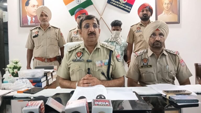 ਨਵਾਂਸ਼ਹਿਰ ਪੁਲਿਸ ਨੇ ਇਕ ਚੋਰ ਨੂੰ ਲੱਖਾਂ ਦੇ ਸੋਨੇ ਦੇ ਗਹਿਣਿਆਂ ਤੇ 50 ਵਿਦੇਸ਼ੀ ਡਾਲਰਾਂ ਸਮੇਤ ਕਾਬੂ ਕੀਤਾ 