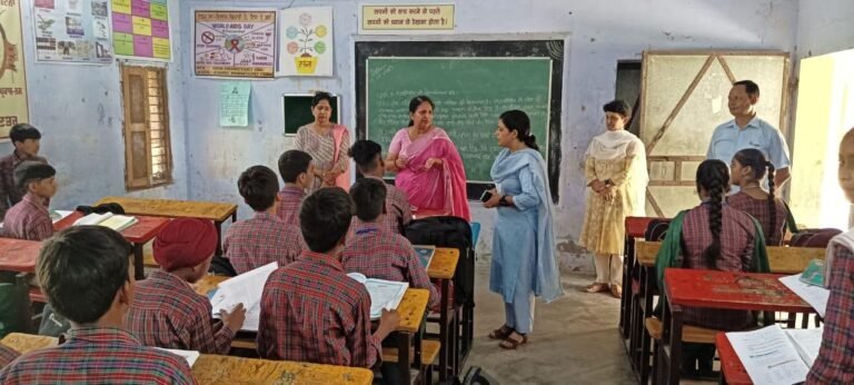 ਜਿਲ੍ਹਾ ਸਿੱਖਿਆ ਅਫਸਰ(ਸੈ.ਸਿ/ਅੇਲੀ.ਸਿ) ਅਨੀਤਾ ਸ਼ਰਮਾ ਵਲੋਂ ਵੱਖ ਵੱਖ ਸਕੂਲਾਂ   ਦਾ ਕੀਤਾ ਅਚਨਚੇਤ ਨਿਰੀਖਣ ਕੀਤਾ