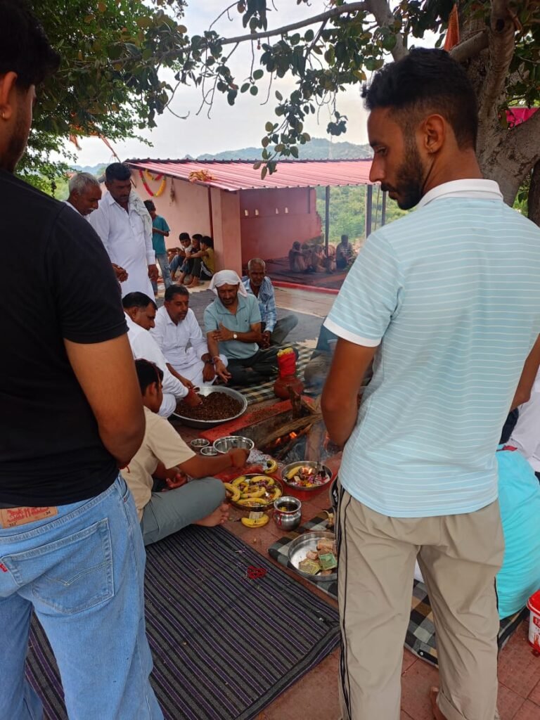 ਸਿੱਧ ਬਾਬਾ ਬਾਲਕ ਨਾਥ ਮੰਦਿਰ ਪਿੰਡ ਨਿੱਘੀ ਵਿਖੇ ਸਲਾਨਾ ਮੂਰਤੀ ਸਥਾਪਨਾ ਭੰਡਾਰਾ ਕਰਵਾਇਆ। 