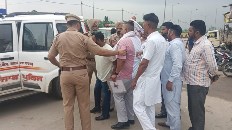 ਪੰਜਾਬ ਦੇ ਮੁੱਖ ਮੰਤਰੀ ਨੂੰ ਇਲਾਕੇ ਦੀਆਂ ਮੁੱਖ ਮੰਗਾਂ ਦੱਸਣ ਜਾ ਰਹੇ ਕਾਂਗਰਸੀਆਂ ਨੂੰ ਕਾਠਗੜ੍ਹ ਪੁਲਿਸ ਨੇ ਦਬੋਚਿਆ 