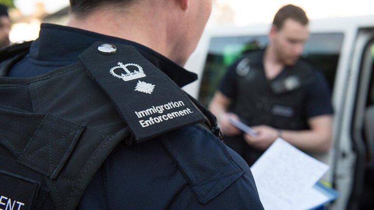 ਯੂਕੇ ਵਿਚ ਗੈਰ-ਕਾਨੂੰਨੀ ਕੰਮ ਕਰਨ ਵਾਲਿਆਂ ਵਿਰੁੱਧ ਕਾਰਵਾਈ ਵਿੱਚ ਭਾਰਤੀਆਂ ਸਮੇਤ ਸੈਂਕੜੇ ਗ੍ਰਿਫ਼ਤਾਰ