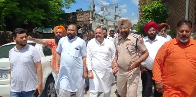 ਆਦਮਪੁਰ ਪੁਲਿਸ ਵੱਲੋ ਭਾਜਪਾ ਦੇ ਸਾਬਕਾ ਸੰਸਦ ਮੈਂਬਰ ਸੁਸ਼ੀਲ ਕੁਮਾਰ ਰਿੰਕੂ ਅਤੇ ਹਲਕਾ ਇੰਚਾਰਜ ਹਰਵਿੰਦਰ ਸਿੰਘ ਡੱਲੀ ਪੁਲਿਸ ਵੱਲੋਂ ਗ੍ਰਿਫਤਾਰ