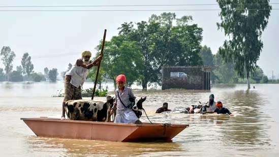 ਪੰਜਾਬ ਵਿੱਚ ਦਹਾਕਿਆਂ ਦੇ ਸਭ ਤੋਂ ਭਿਆਨਕ ਹੜ੍ਹਾਂ ਕਾਰਨ 23 ਮੌਤਾਂ, 1,018 ਪਿੰਡ ਪ੍ਰਭਾਵਿਤ, 16 ਹਜ਼ਾਰ ਲੋਕ ਬਚ ਗਏ