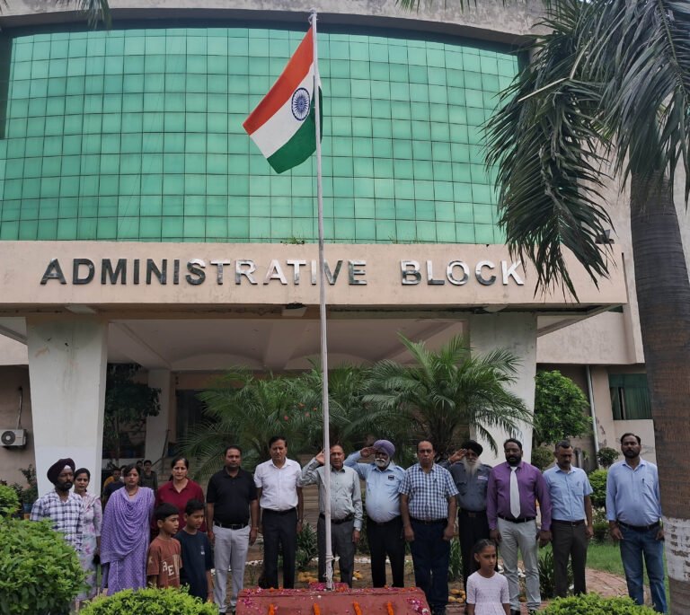 ਕੇਸੀ ਕਾਲਜ ਵਿਖੇ ਡਾ. ਏ.ਸੀ. ਰਾਣਾ ਨੇ ਆਜ਼ਾਦੀ ਦਿਹਾੜਾ ’ਤੇ ਤਿਰੰਗਾ ਲਹਿਰਾਇਆ