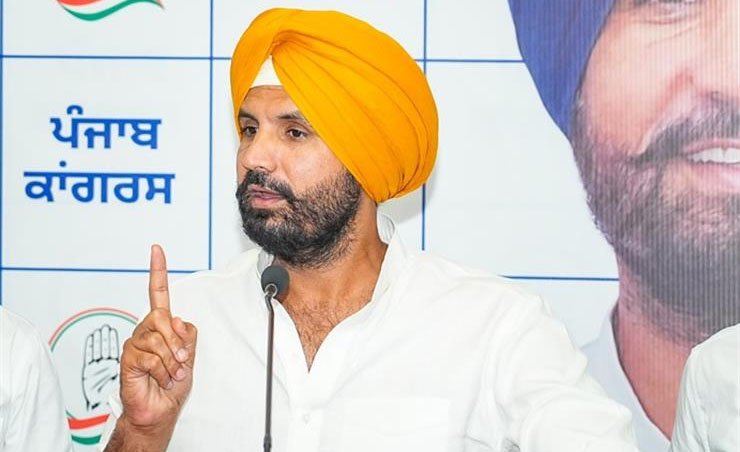 ਰਾਜਾ ਵੜਿੰਗ ਨੇ ਕਿਸਾਨਾਂ ਨੂੰ ਲੈਂਡ ਪੂਲਿੰਗ ਨੀਤੀ ਸਵੀਕਾਰ ਕਰਨ ਲਈ ਮਜਬੂਰ ਕਰਨ ਵਿਰੁੱਧ ਪੰਜਾਬ ਸਰਕਾਰ ਨੂੰ ਦਿੱਤੀ ਚੇਤਾਵਨੀ