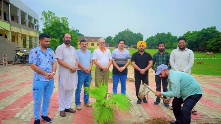 ਆਵਾਜ਼ ਸੰਸਥਾ ਵਲੋਂ ਵਾਤਾਵਰਨ ਦੀ ਸੰਭਾਲ ਲਈ ਰੁੱਖ ਲਗਾਉਣਾ ਸ਼ਲਾਘਾਯੋਗ ਉਪਰਾਲਾ :ਮਾ:ਸ਼ਿਵ ਕੁਮਾਰ 