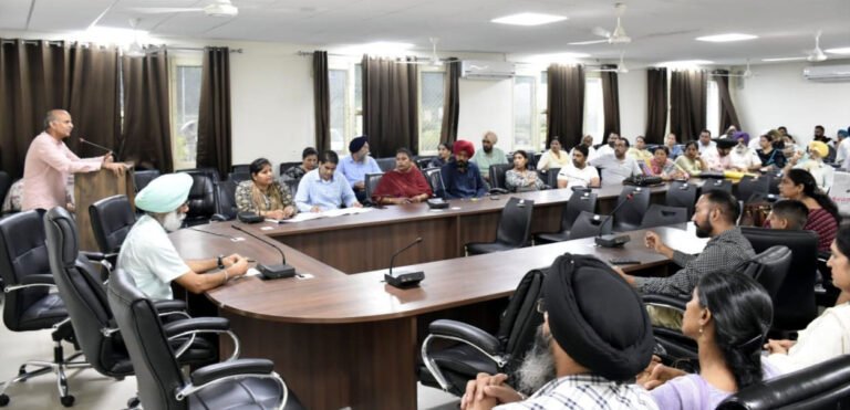 ਪੀ.ਏ.ਯੂ.- ਖੇਤੀਬਾੜੀ ਕਾਲਜ, ਬੱਲੋਵਾਲ ਸੌਂਖੜੀ ਵਿਖੇ ਮਾਪੇ-ਅਧਿਆਪਕ ਮਿਲਣੀ ਆਯੋਜਿਤ