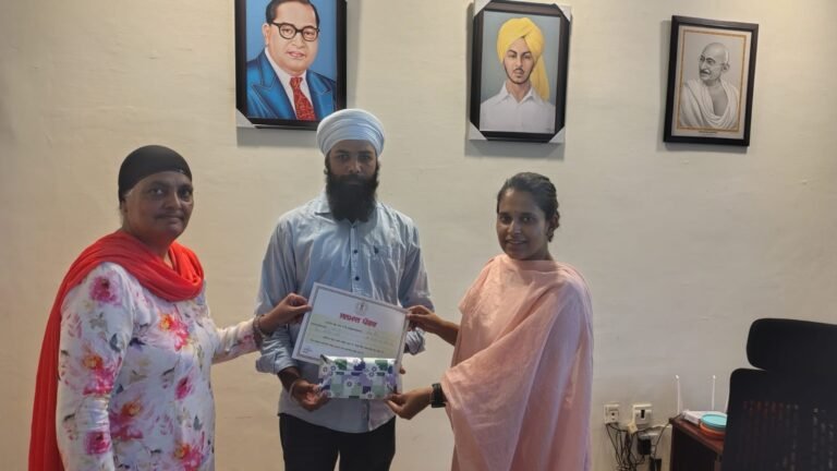 ਬਲਾਚੌਰ ਵਿਖੇ ਐੱਸ.ਡੀ. ਐੱਮ. ਵਲੋਂ ਸ਼ਾਨਦਾਰ ਸੇਵਾਵਾਂ ਲਈ ਸਰਵੇਅਰਾਂ ਦਾ ਸਨਮਾਨ