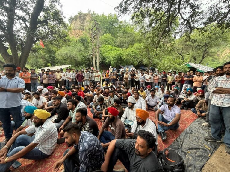 ਸਵਰਾਜ ਮਾਜਦਾ ਦੀ ਮੈਨੇਜਮੇੰਟ ਦੀ ਬਾਅਦਾ ਖਿਲਾਫੀ ਵਿਰੁੱਧ ਸੰਘਰਸ਼ ਸ਼ੁਰੂ 