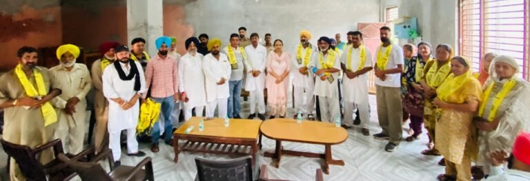 ਸੰਤੋਸ਼ ਕਟਾਰੀਆ ਵਿਧਾਇਕ ਦੀ ਹਾਜ਼ਰੀ ਵਿੱਚ ਸਾਬਕਾ ਬਲਾਕ ਸੰਮਤੀ ਮੈਂਬਰ ਹਰਮੇਸ਼ ਸਿੰਘ ਭੱਟੀ ਅਤੇ ਸਰਪੰਚ ਸੁਨੀਤਾ ਰਾਣੀ  ਨੇ ਸਾਥੀਆਂ ਸਮੇਤ  ਫੜਿਆ ਆਪ ਦਾ ਪੱਲਾ…