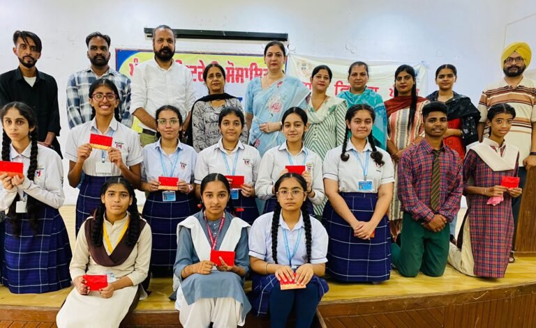 ਭਾਸ਼ਾ ਵਿਭਾਗ ਨੇ ਜ਼ਿਲ੍ਹਾ ਪੱਧਰੀ ਪੰਜਾਬੀ ਕਵਿਤਾ ਗਾਇਨ ਅਤੇ ਸਾਹਿਤ ਸਿਰਜਣ ਮੁਕਾਬਲੇ ਕਰਵਾਏ: ਜੇਤੂ ਵਿਦਿਆਰਥੀਆਂ ਦਾ ਕੀਤਾ ਸਨਮਾਨ 